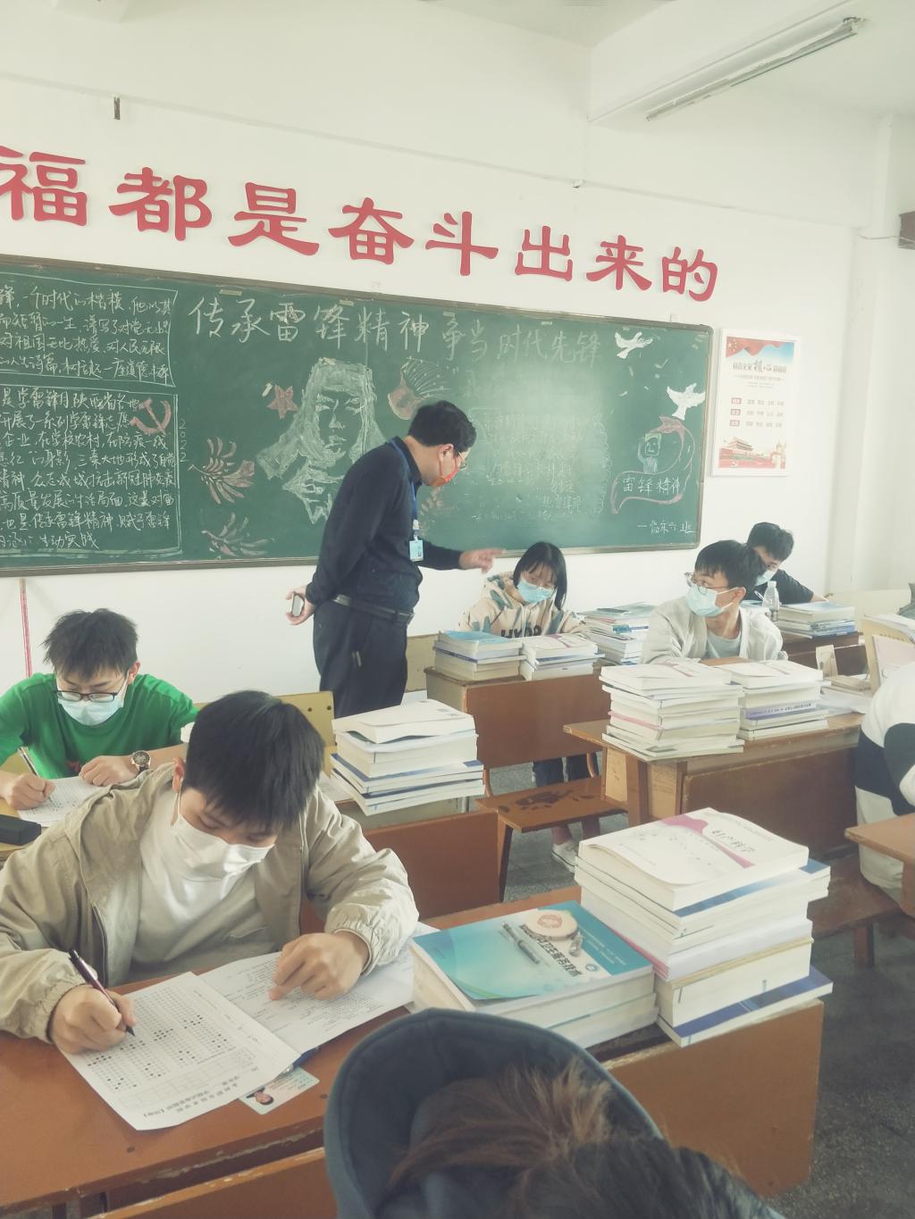 强调要高度重视疫情防控工作