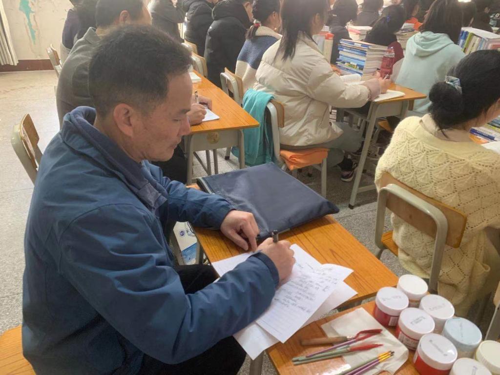 公共基础学部胡晓军主任