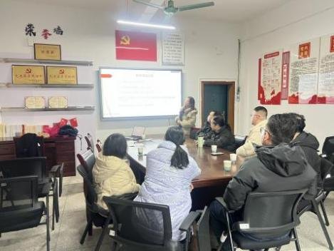活动由教研室主任彭丽花主持