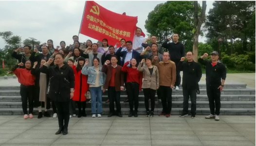 墙上的一张张老照片