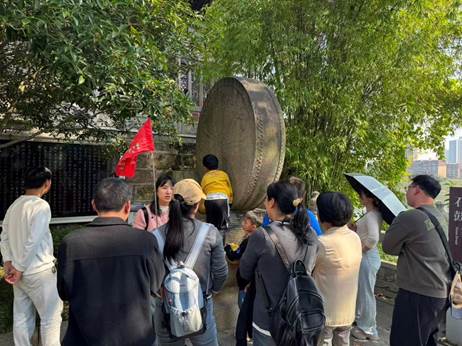 一件件斑驳实物