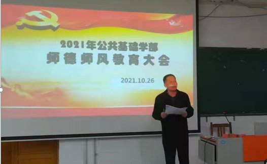大家认真聆听张教授讲解红军西征永州的