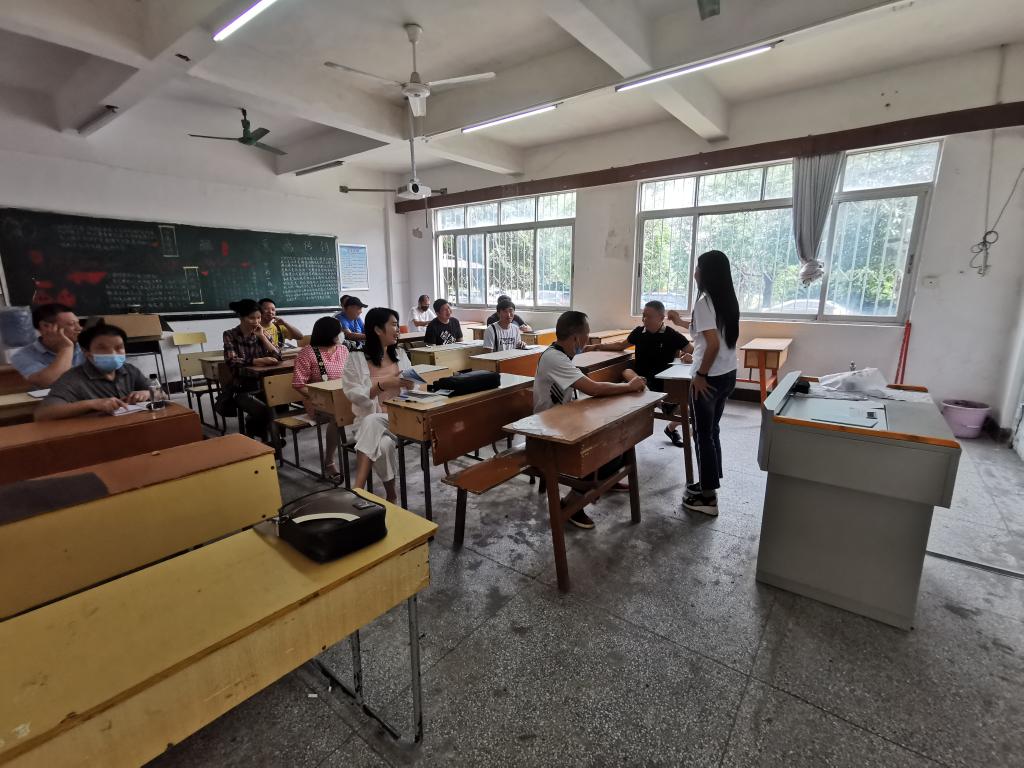 牢牢抓住理论武装这个根本