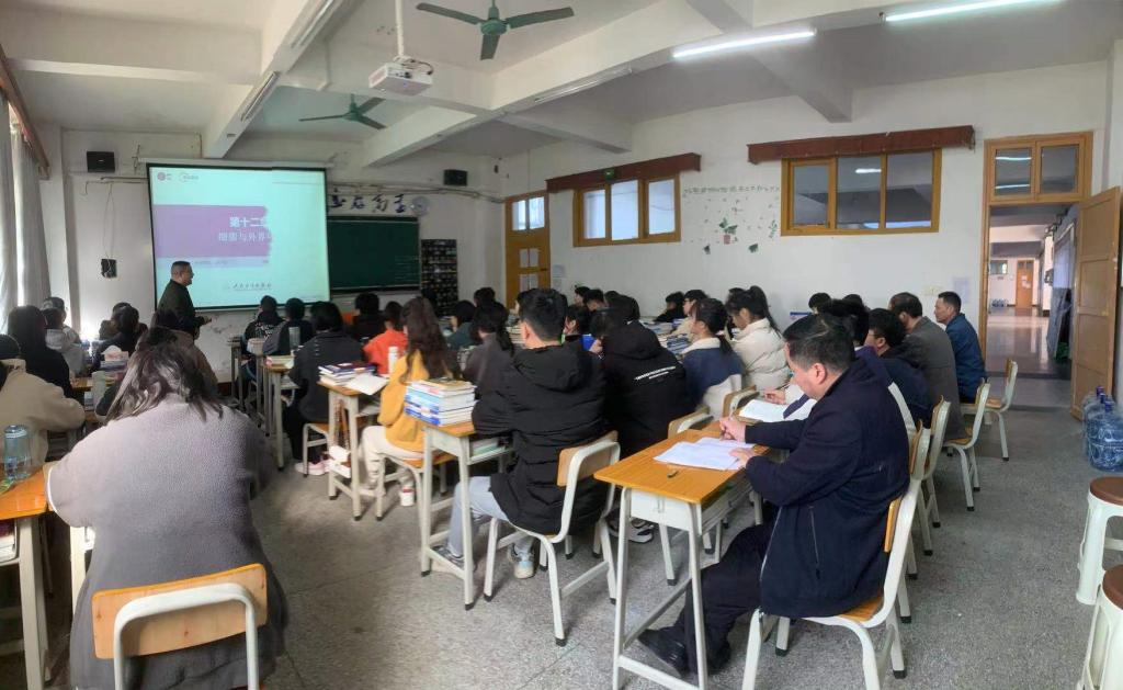 对公共基础学部整体教学水平给予了高度